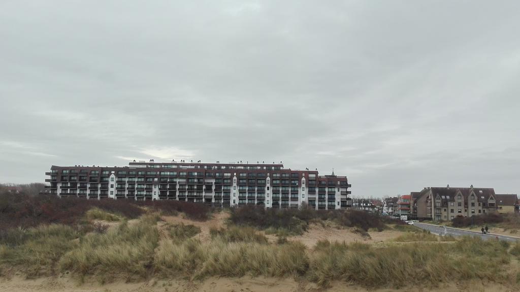 Recent Vernieuwd Appartement Met Zeezicht En Een Gratis Parkeerplaats Коксейде Екстериор снимка